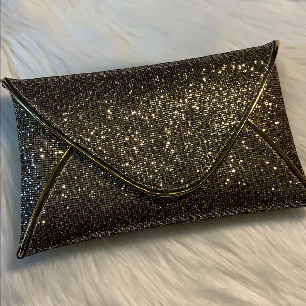 Gorgeous golden clutch! ✨